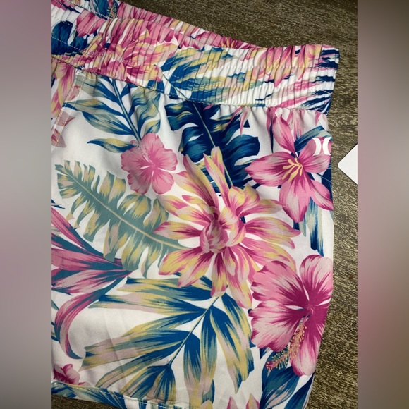 New Hurley shorts tropical theme size large - Picture 5 of 6